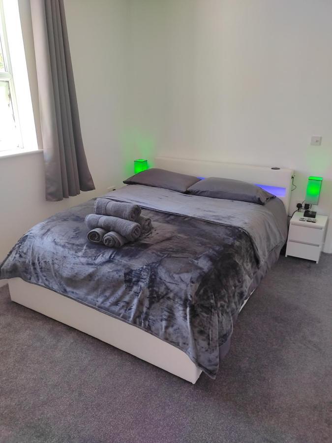 Top Quality Modern Southsea Garden Apartment Sleeps 4 People بورتسماوث المظهر الخارجي الصورة