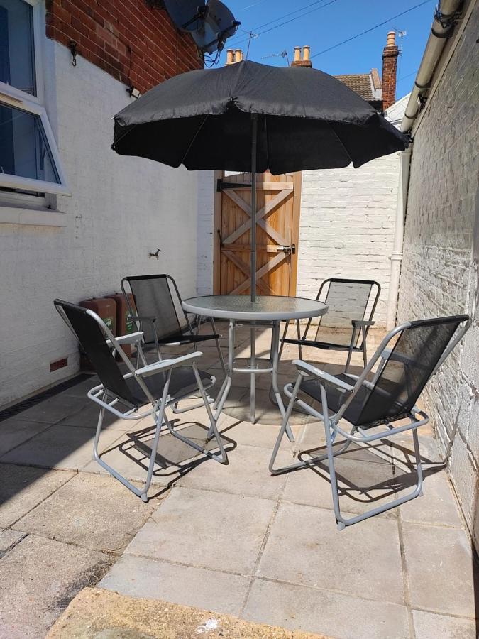 Top Quality Modern Southsea Garden Apartment Sleeps 4 People بورتسماوث المظهر الخارجي الصورة